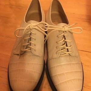 Brand new naturalizer wedge Oxfords- ivory - size 9.5. Faux “Alligator skin”